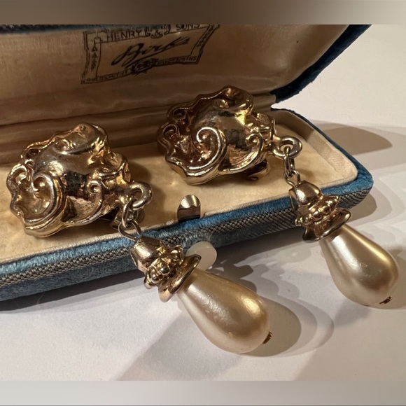 Vintage 80’s Baroque Pearl Drop Earrings - Picture 5 of 5